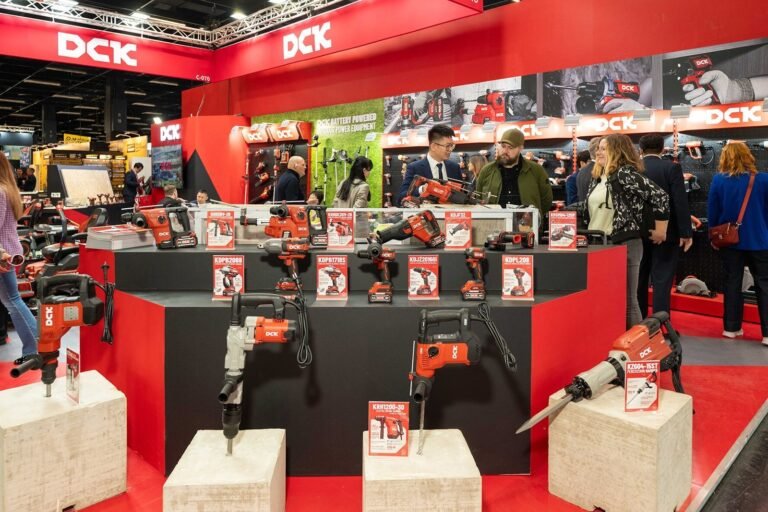 DCK präsentiert auf der EISENWARENMESSE 2026 sein erweitertes Portfolio an professionellen Elektrowerkzeugen und Outdoor-Equipment und stärkt damit sein Engagement auf dem europäischen Markt